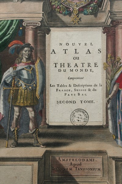 un livre de géographie universelle qui contient toutes les cartes du monde